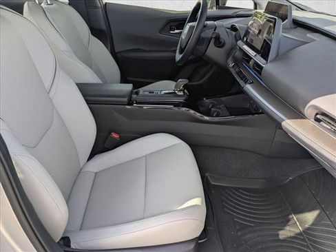 Used 2024 Toyota Prius XLE FWD image 19
