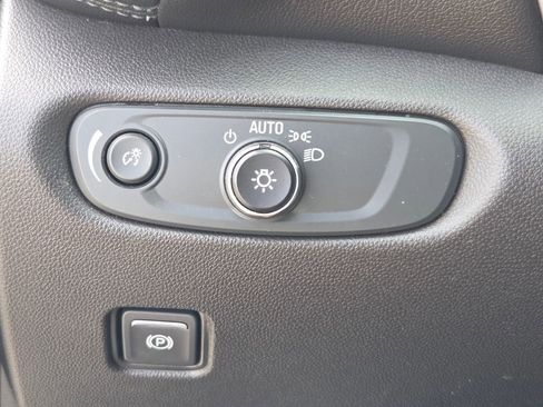 Used 2019 Chevrolet Blazer LT w/ Sun and Wheels Package FWD image 25