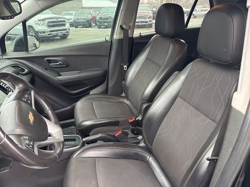 Used 2018 Chevrolet Trax LT w/ Redline Edition image 10