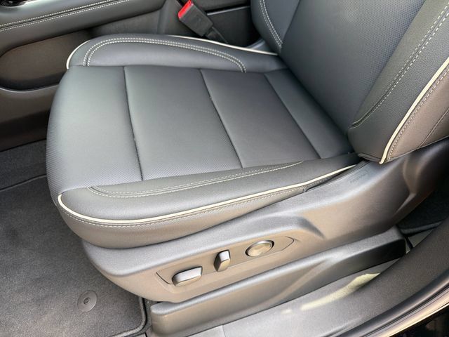 New 2026 GMC Yukon XL Elevation w/ Elevation Premium Package AWD/4WD image 18