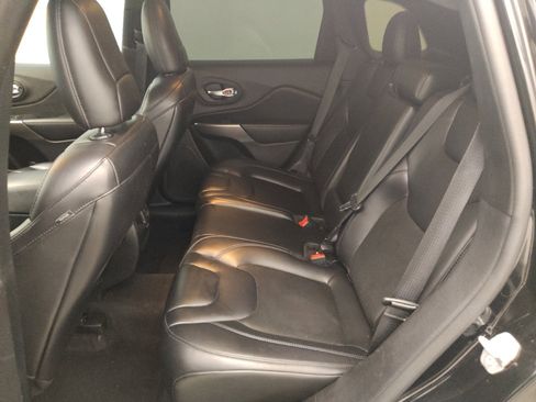 Used 2021 Jeep Cherokee Latitude Plus FWD image 18