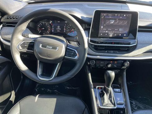 Used 2025 Jeep Compass Latitude image 25