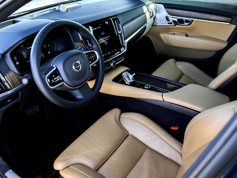 Used 2023 Volvo V90 B6 Cross Country Ultimate image 9