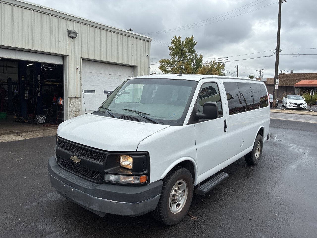Used 2015 Chevrolet Express 2500 LS RWD image 1