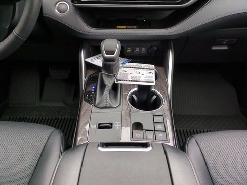 New 2026 Toyota Highlander Platinum image 19