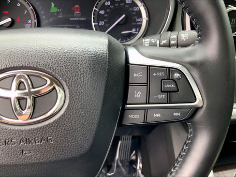 Used 2020 Toyota Highlander Limited AWD/4WD image 25