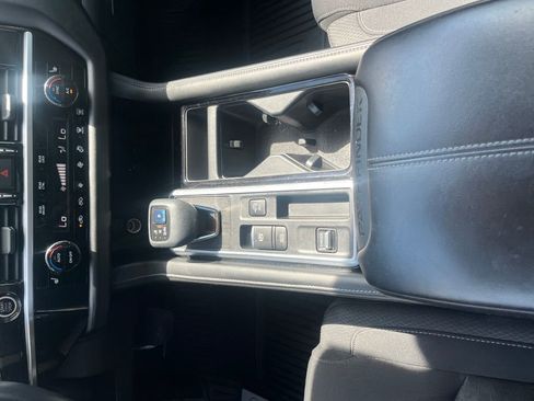 Used 2022 Nissan Pathfinder SV w/ SV Premium Package FWD image 26