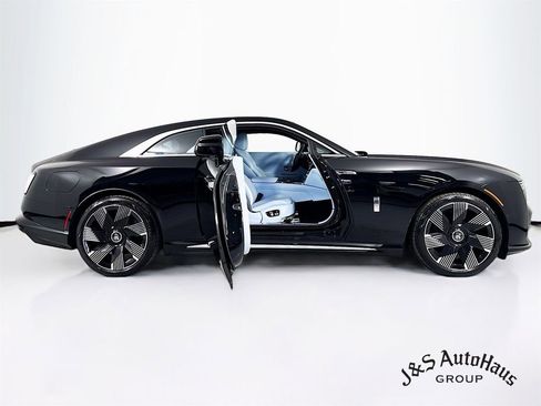 Used 2024 Rolls-Royce Spectre w/ Spectre Launch Package image 34