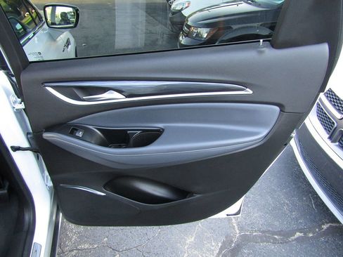 Used 2024 Buick Enclave Premium image 33