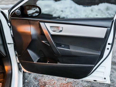 Used 2019 Toyota Corolla LE image 14