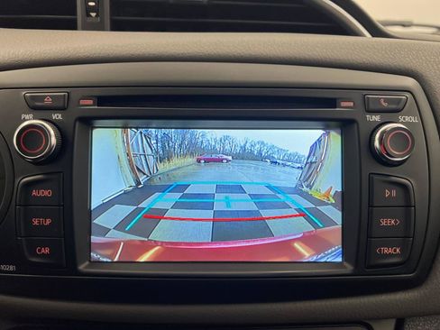 Used 2018 Toyota Yaris LE image 18