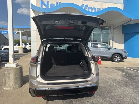 Used 2025 Nissan Rogue Platinum w/ Platinum Premium Package image 12
