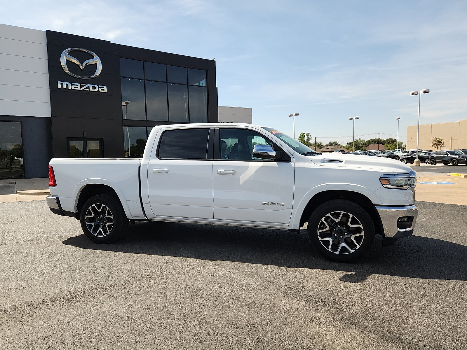 Used 2025 RAM 1500 Laramie AWD/4WD image 6