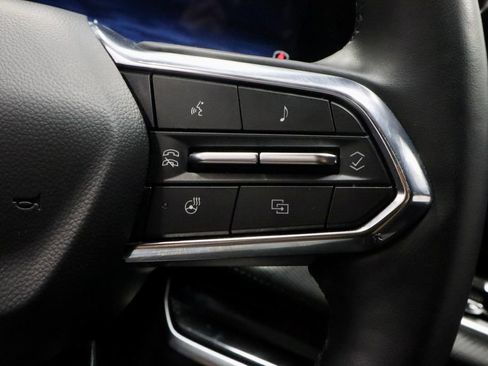 Used 2025 Chevrolet Equinox LT FWD image 28