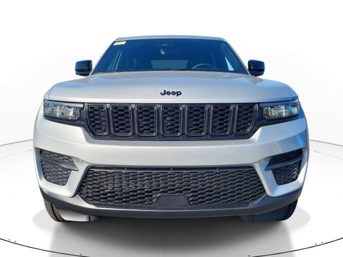 New 2025 Jeep Grand Cherokee Altitude image 3