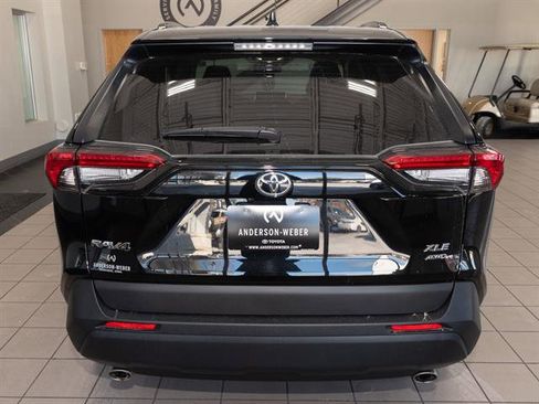 Used 2023 Toyota RAV4 XLE Premium image 17