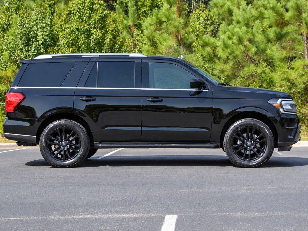 Used 2024 Ford Expedition XLT RWD image 4
