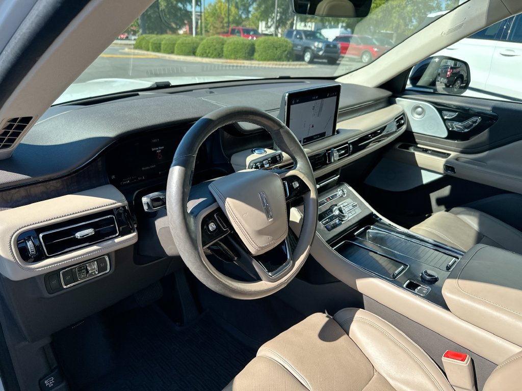 Used 2022 Lincoln Aviator Reserve w/ Equipment Group 201A AWD/4WD image 10