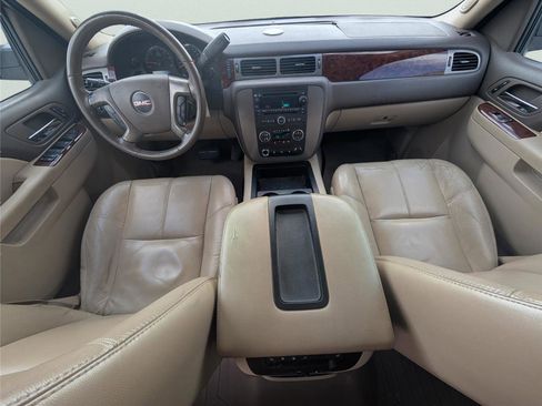 Used 2011 GMC Yukon XL SLT w/ SLT-2 Equipment Package image 16