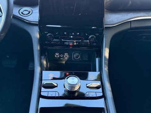 New 2025 Jeep Grand Cherokee Overland w/ Luxury Tech Group IV AWD/4WD image 11