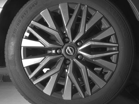 Used 2025 Nissan Altima 2.5 SV FWD image 15