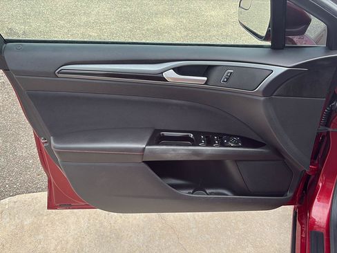 Used 2015 Ford Fusion SE FWD image 11