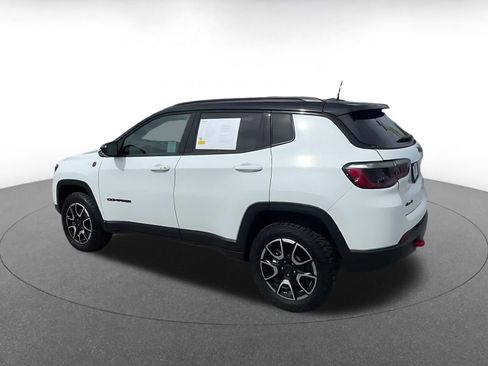 Used 2025 Jeep Compass Trailhawk image 10