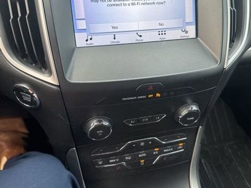 Used 2019 Ford Edge SEL w/ Equipment Group 201A FWD image 13