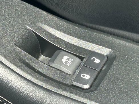 Used 2024 Jeep Grand Cherokee Limited AWD/4WD image 36