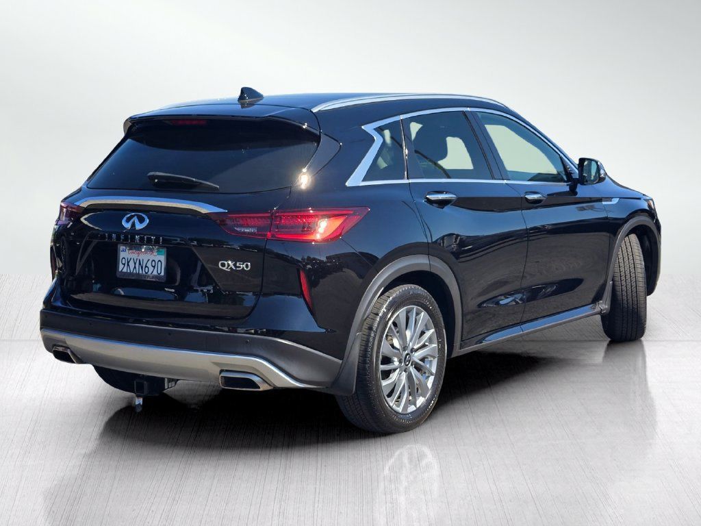 Used 2023 INFINITI QX50 Luxe FWD image 4