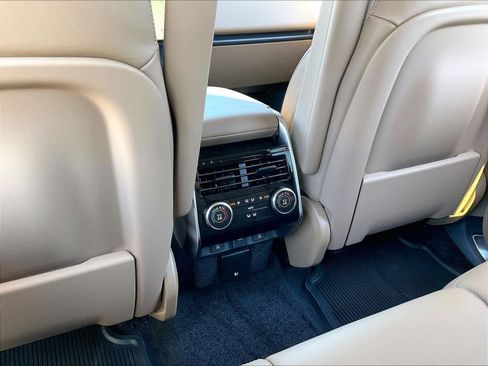 New 2026 Land Rover Range Rover Long Wheelbase SE image 16