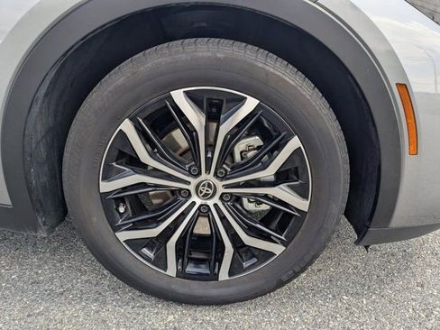 Used 2023 Toyota Crown AWD/4WD image 11