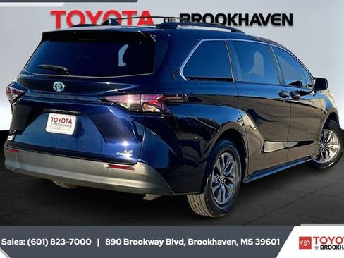 Used 2023 Toyota Sienna LE image 11