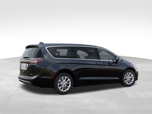 New 2026 Chrysler Pacifica Select image 4