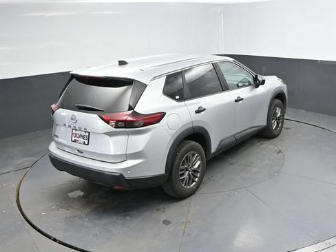 Used 2024 Nissan Rogue S FWD image 32
