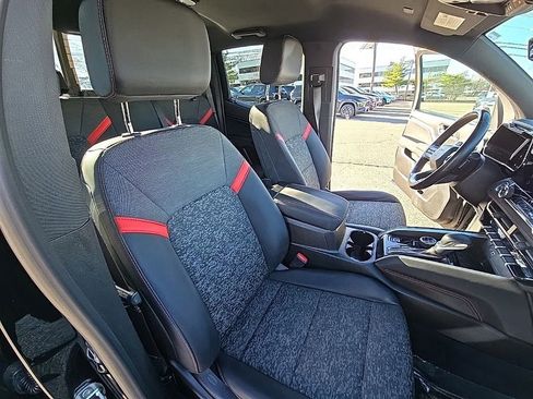 Used 2023 Chevrolet Colorado Z71 image 32