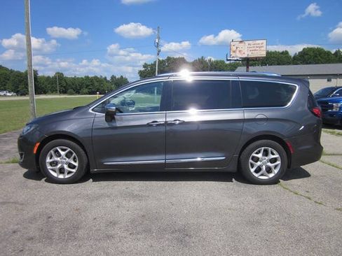 Used 2020 Chrysler Pacifica Limited FWD image 27