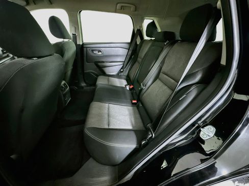 Used 2025 Nissan Rogue SV FWD image 28