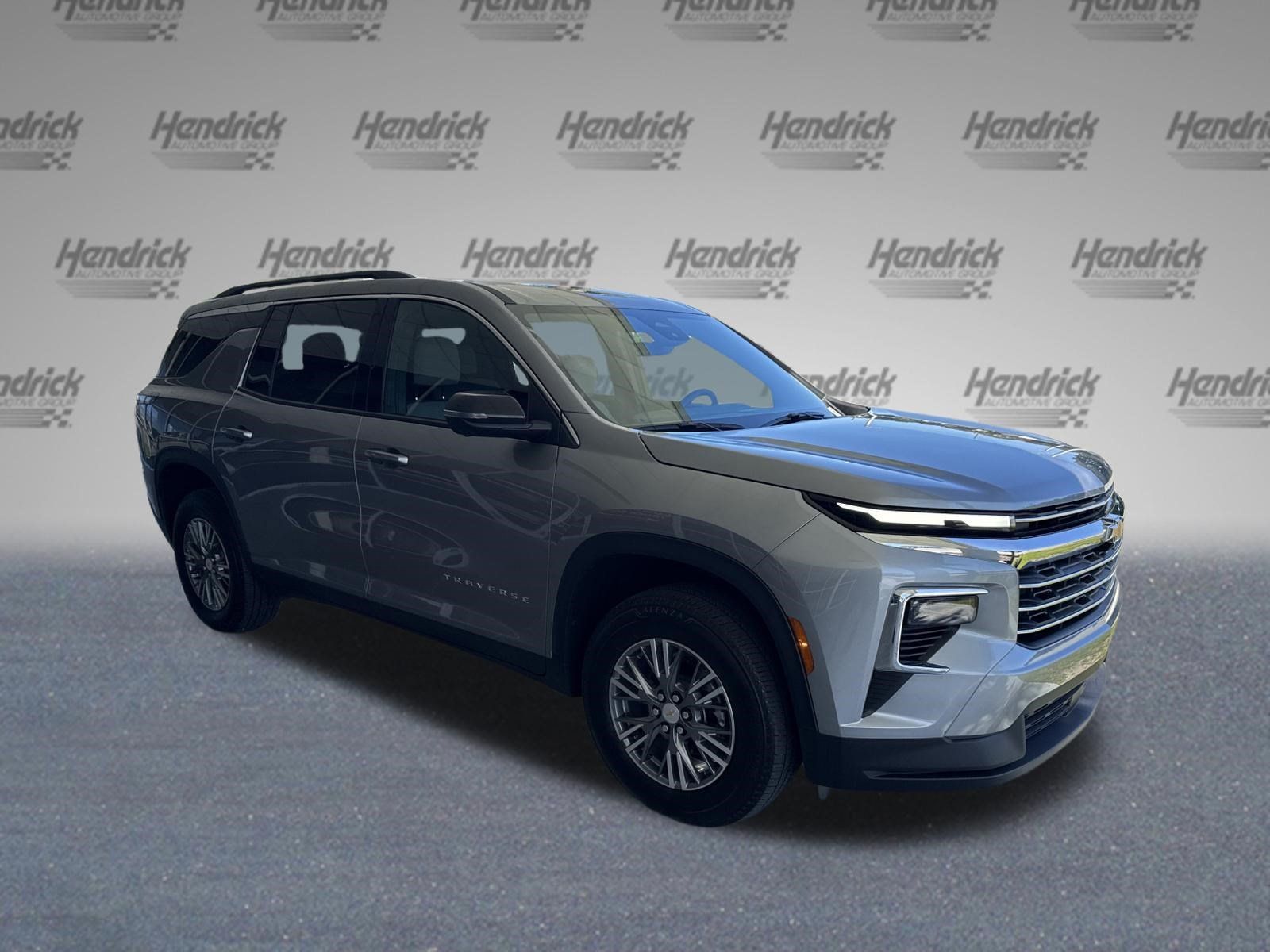 Used 2026 Chevrolet Traverse LT w/ Driver Confidence Package FWD image 2