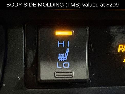 Used 2022 Toyota RAV4 XLE w/ Convenience Package image 9