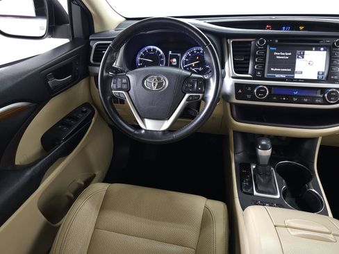 Used 2017 Toyota Highlander Limited AWD/4WD image 16