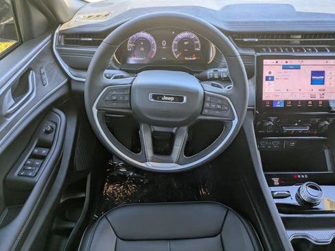 New 2025 Jeep Grand Cherokee Limited w/ Black Appearance Package image 14