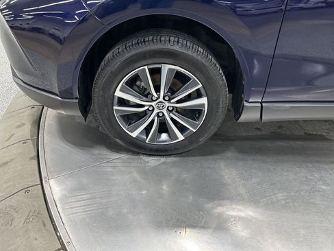 Used 2022 Toyota Venza LE image 27