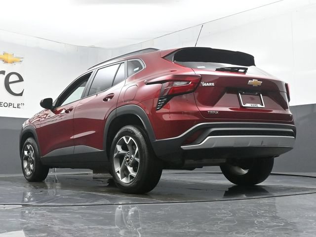 Used 2025 Chevrolet Trax LT w/ Driver Confidence Package FWD image 5