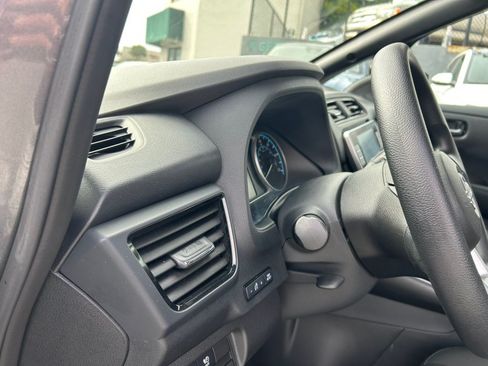 Used 2025 Nissan Leaf S FWD image 13