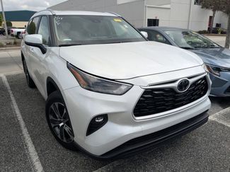 Used 2025 Toyota Highlander XLE video 1