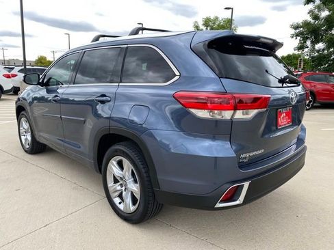 Used 2017 Toyota Highlander Limited w/ Carpet Mat Package FWD image 3