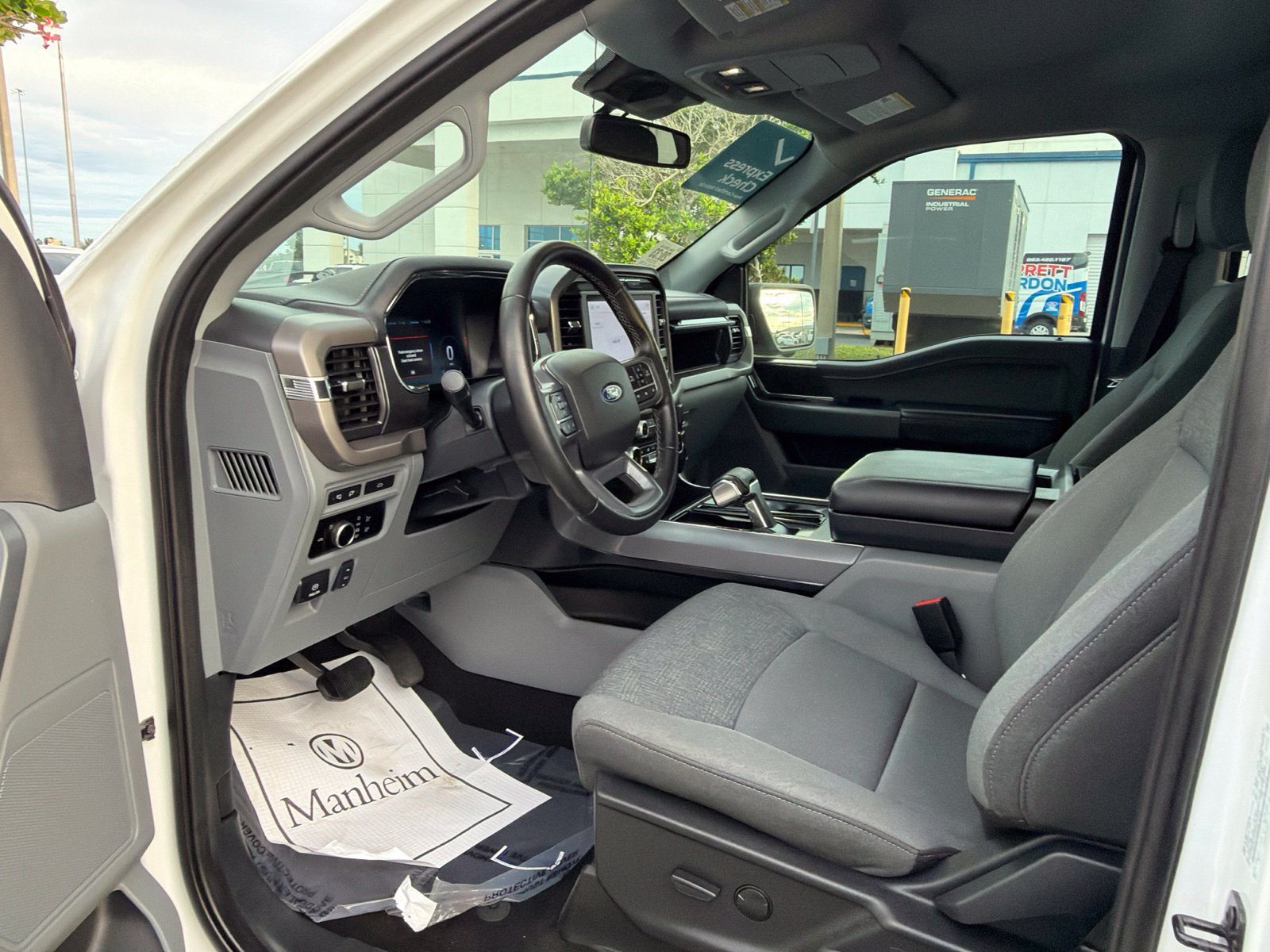 Used 2024 Ford F150 Lightning XLT AWD/4WD image 8