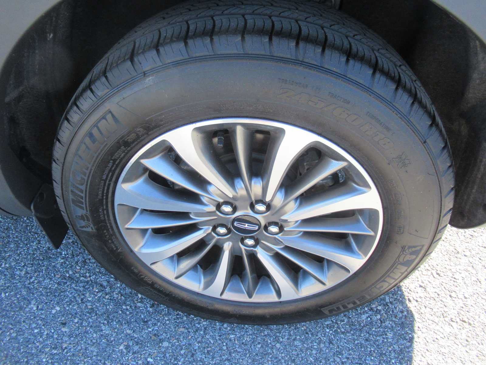 Used 2023 Lincoln Nautilus FWD image 11