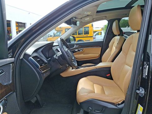 Used 2016 Volvo XC90 T6 Momentum w/ Momentum Plus Package image 13